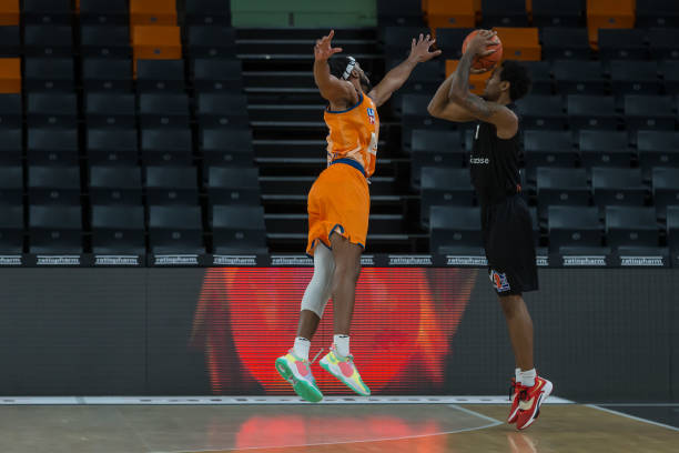 在激烈的足 在激烈的足